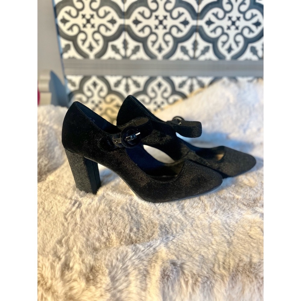 Christian Siriano - Sz 9.5 Velour Black Mary Jane Round Toe w Buckle Chunk Heel